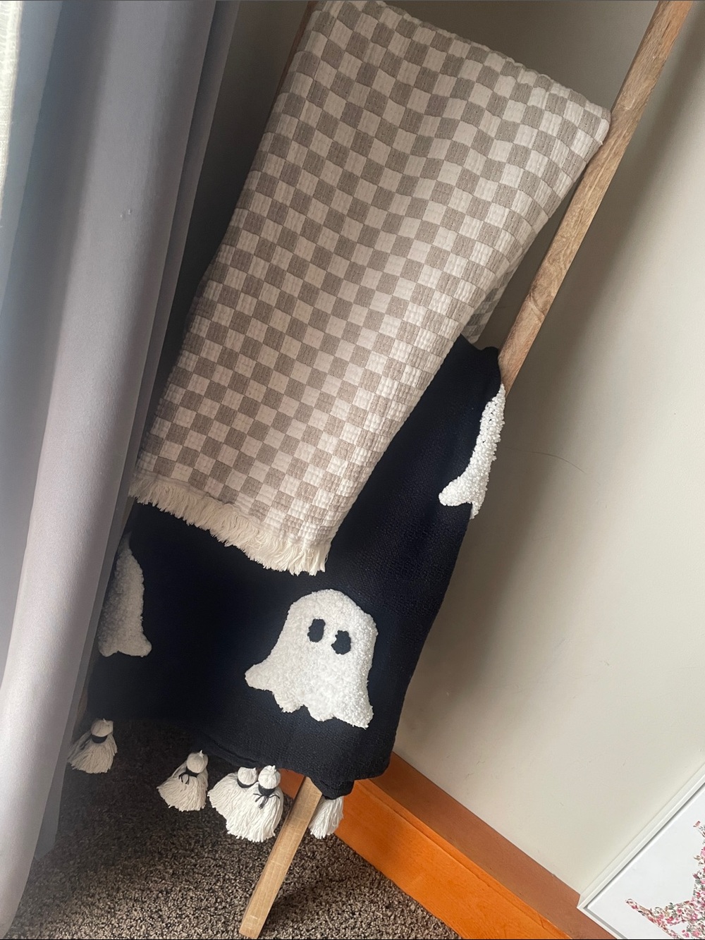 Viral ghost blanket